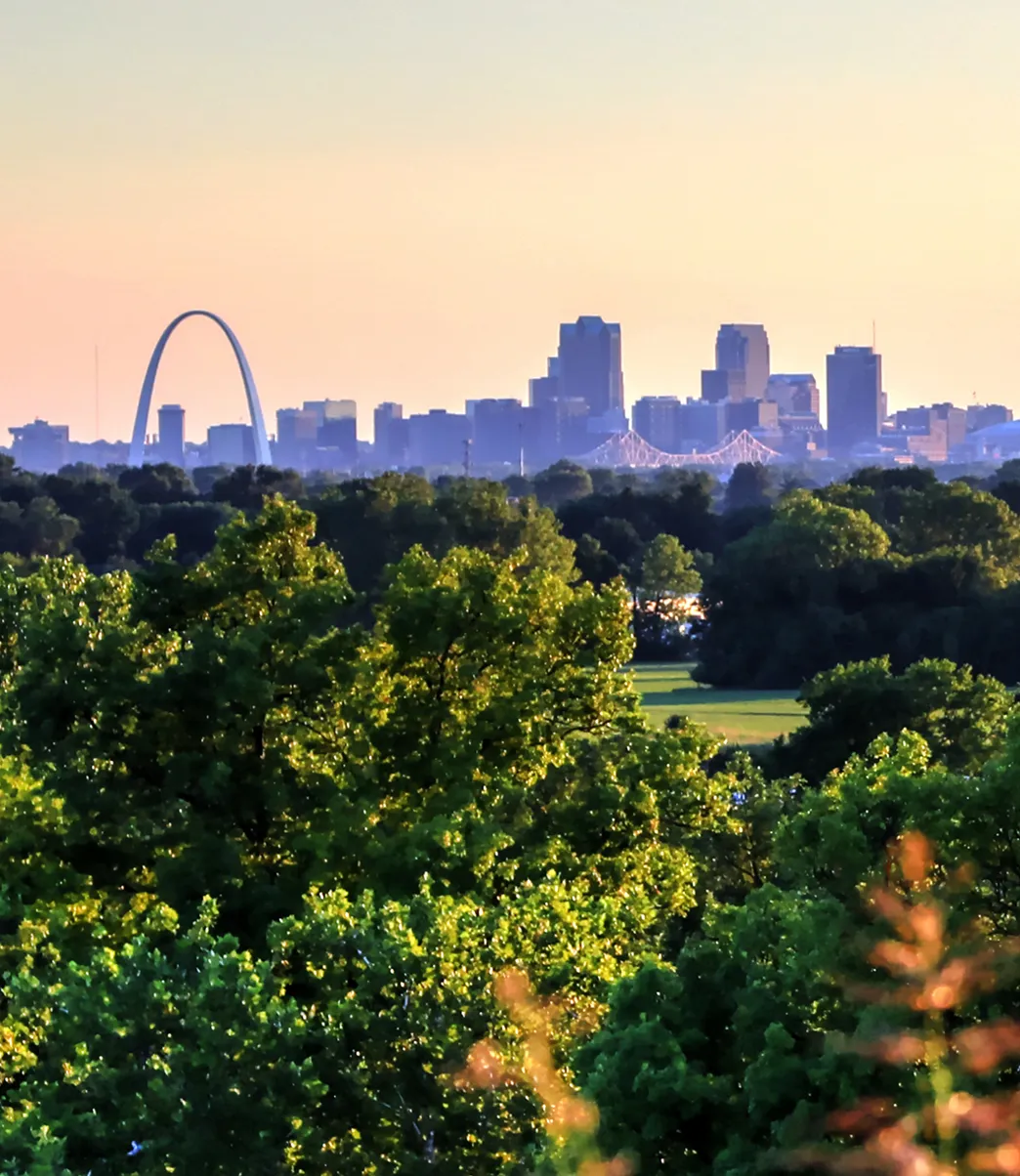 The gateway arch and St Louis - Missouri Skyline